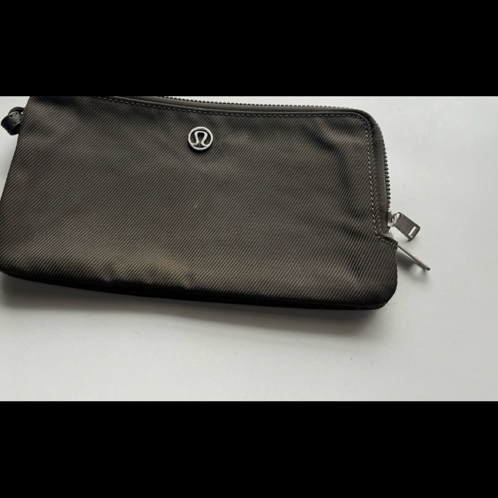 Lululemon clutch wallet